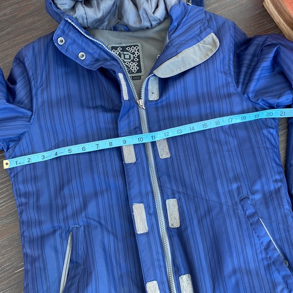 Gravity winter ski jacket in size small. Very pretty dark blue color. - Picture 10 of 13